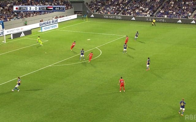 日本代表GKの“レーザービームパス”にネット驚愕！「エデルソンやん」「フィードえんぐい」「低弾道キックは流れが切れなくて良いな」大迫敬介が攻撃の起点を作った瞬間