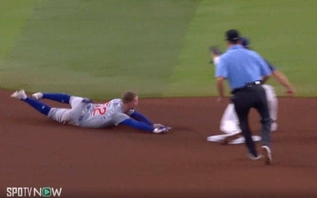 おい！走ったぞ！一体、何が起こった…！？ 怠慢プレーの隙を突いて大爆走→“気迫のヘッスラ”がヤバすぎる「周東みを感じる」「速すぎw」