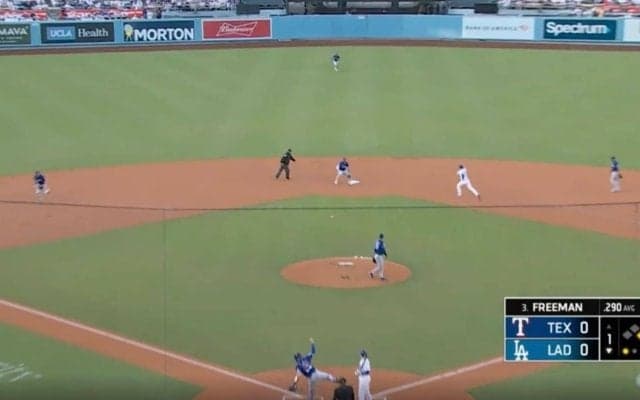 えっ？消えた！？ 大谷翔平、いくらなんでもやりすぎ…！ 警戒されてるのに全力スタート→余裕で盗塁を決める瞬間「二塁にいたw」「牽制しても走るから」