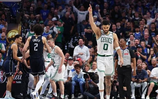 セルティックス3連勝でファイナル制覇に王手…マーベリックス猛追もエースがファウルアウト