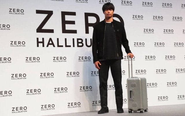 三笘薫が「ゼロハリバートン」のブランドアンバサダーに就任！ 出会いは中学生の頃、兄も使っていた「身近に商品があった」