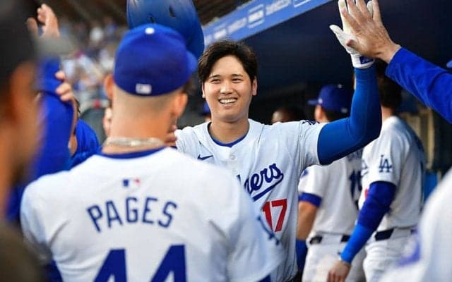 大谷翔平が苦しむ26歳に“救いの手”　17号から42秒後…ベンチでの一幕が話題「偉いな」