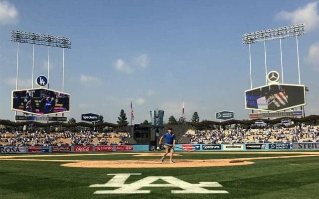 試合開始2時間前…ド軍球場で長蛇の列「オオタニと同じ」　米驚き「おぉ並んでる！」