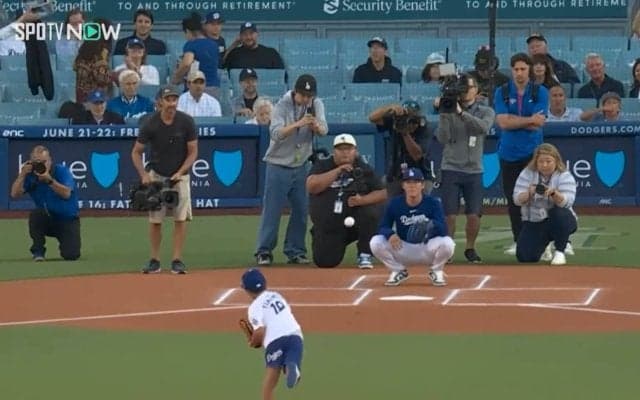 何度見てもそっくり！山本由伸、始球式に選んだ少年の投球フォーム 全米でも話題になるレベルの“完コピ”具合