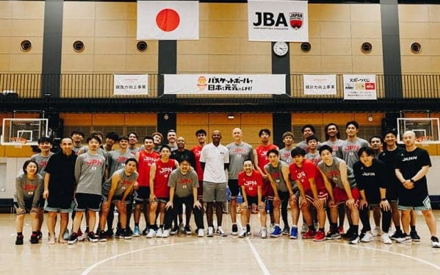 イベントで来日中のレイ・アレンが男子日本代表の合宿を訪問…五輪に向け激励の言葉を贈る