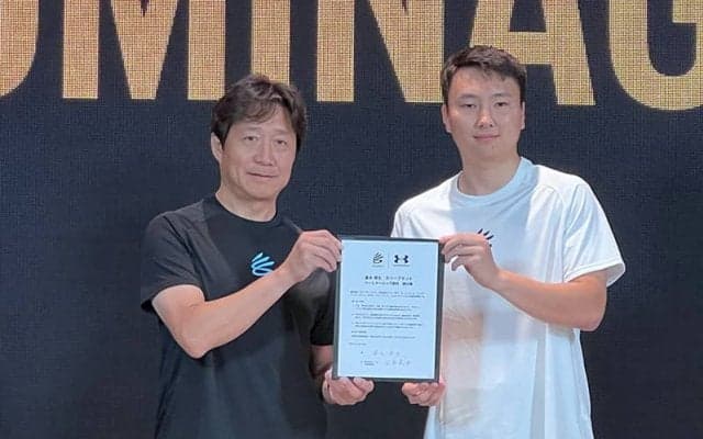 カリーブランドと契約した富永啓生が記者会見に登壇「今後は子どもたちに夢を与える存在に…」