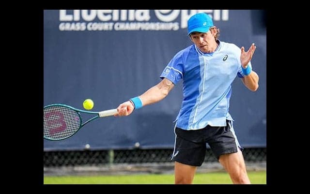 デミノー、ラオニッチに快勝で4強