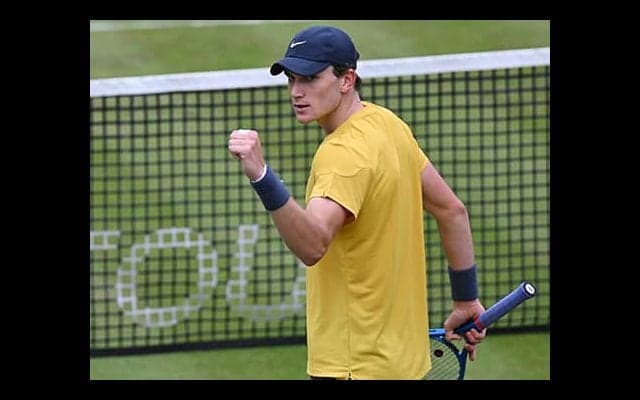 31本エース 逆転勝ちで芝4強へ