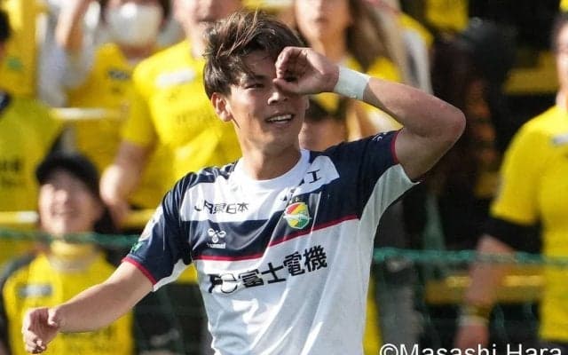 【24年J2前半戦ベストイレブン】3トップはゴール量産の長崎・清水・千葉の点取り屋 山口の左SBには大注目【FW・監督・控え編】