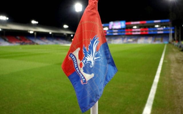 鎌田大地も着用する？ クリスタル・パレスが新ユニフォーム発表！ 象徴である“ワシ”がデザインされた赤と青のストライプ