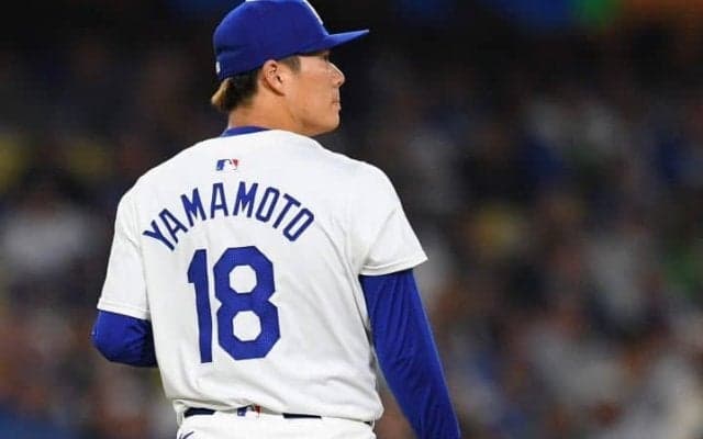 山本由伸、上腕三頭筋の張りで緊急降板！ 158キロ超えのヤ軍戦から球速低下でロバーツ監督と投手コーチが焦る姿も