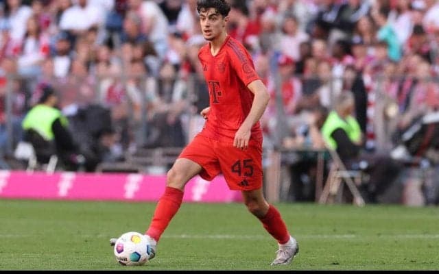 バイエルンの新鋭パブロビッチが2029年夏までの新契約にサイン！　「クラブからの信頼の証。その期待に応えたい」