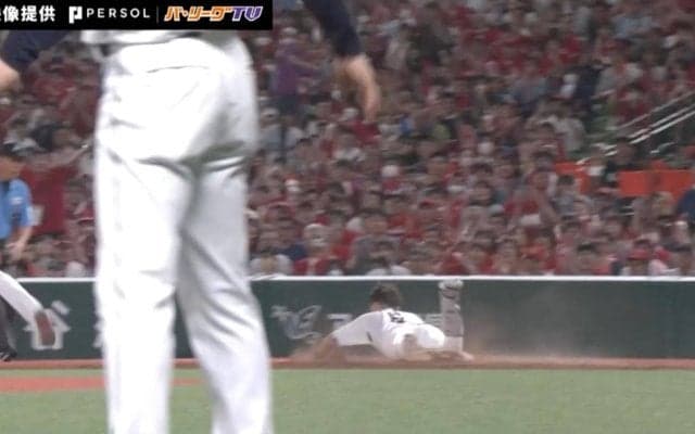 アウトで立ち上がれず…西武・源田壮亮、“魂のヘッドスライディング”→無念のゲームセットの瞬間　“失意のラストシーン”にファンも涙「全野球ファンが泣ける」「苦しすぎる…」