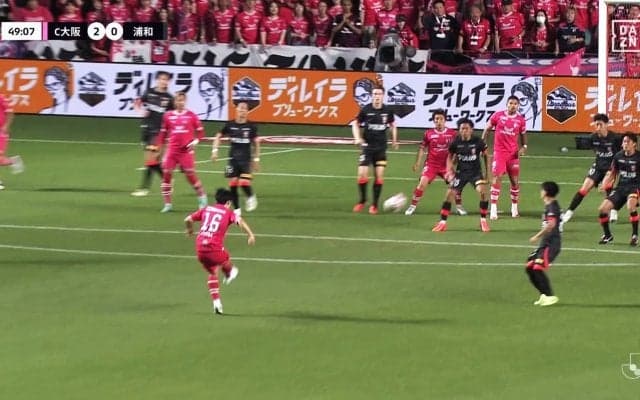 「自分でもビックリ」の衝撃スーパーゴラッソ！ 強烈カーブから神コースに突き刺さった瞬間「月間ベストゴール」「凄すぎて叫んだ」C大阪ルーキーのJ1初得点が話題沸騰