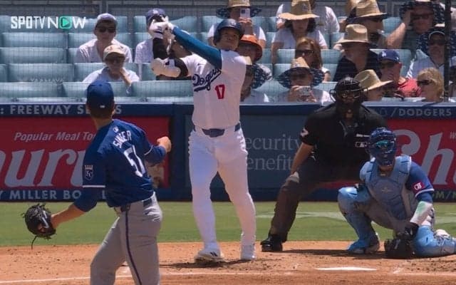 格別の一発に大谷翔平のニッコニコ 特大アーチ直後に見せた白い歯がキラリ＆満足顔、ファン歓喜