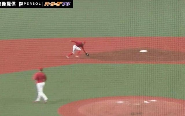 もう一人の“赤忍者”！？なぜ間に合う…広島・矢野雅哉が見せた“忍者守備”がヤバすぎると話題「菊池と矢野の二遊間えぐい」「身体能力オバケすぎるわ」