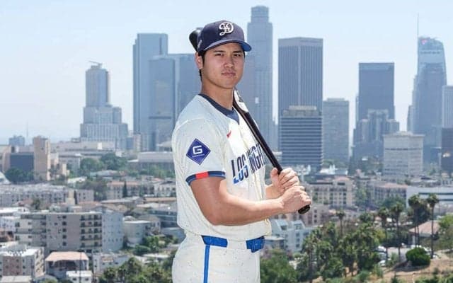 真面目な撮影会で「悪ガキがひとり」　やりたい放題…お茶目な大谷翔平にSNS爆笑