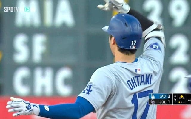 大谷翔平、ブルペンとほっこりすぎる“交信”の瞬間 重苦しさを一掃する光景に「チームが落ち込んでる時に奮起できる大谷カッコいい」