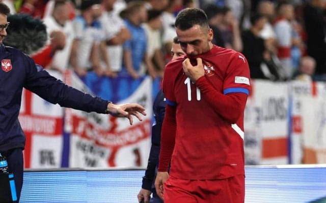 イングランド戦で負傷のセルビア代表MFコスティッチのユーロが終了…左ヒザ外側側副じん帯損傷