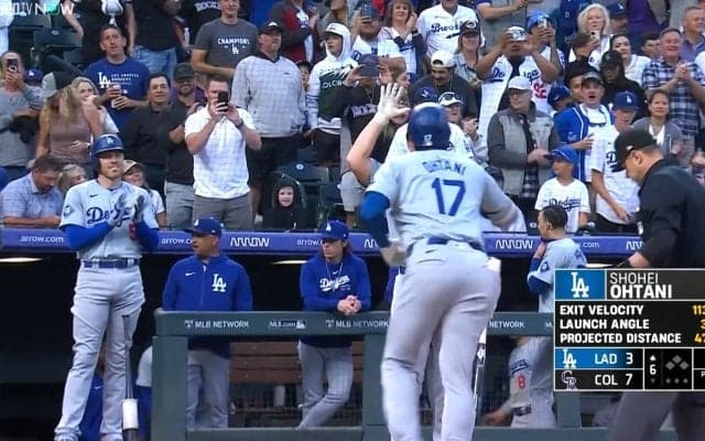 大谷翔平が“2度も”フリーマンに…超特大20号で見せた喜び爆発のリアクション