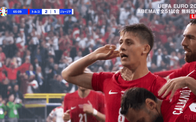 「嘘だろ？」「特権的な左足」“トルコのメッシ”が叩き込んだ理不尽ゴラッソに海外メディアも騒然！「GKはノーチャンス」「EUROで挨拶代わりの一撃」