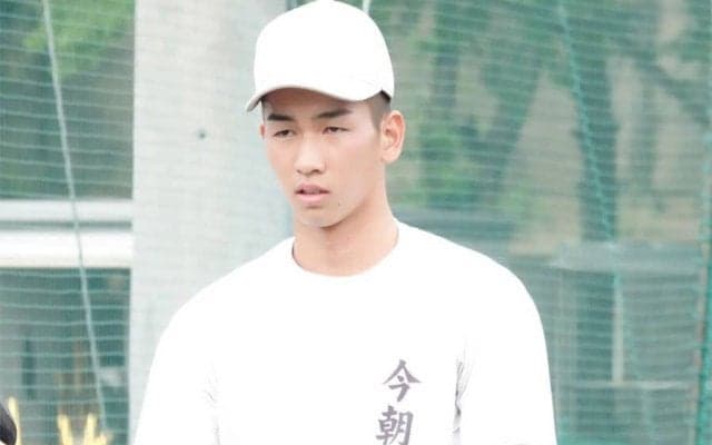 ドラフト1位は確実？　12球団が認める高校ナンバーワン…151キロ右腕の“現在地”