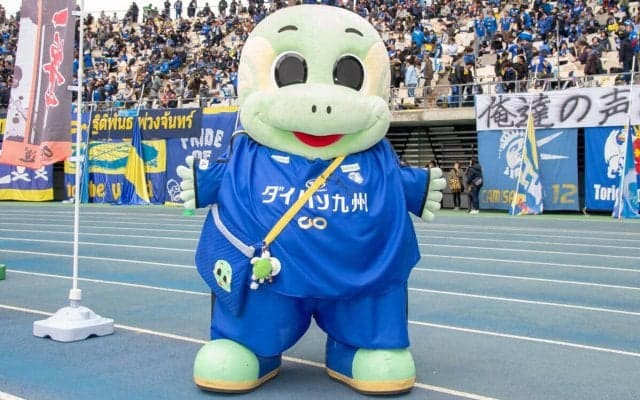 「超かっこいい」「絶対欲しいじゃん」大分がクラブ30周年で『進撃の巨人』とコラボ！ 2万名にシャツをプレゼントで話題「2万円出してもいいレベル」