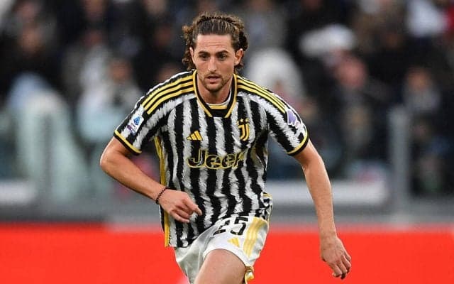 PSG時代の同僚モッタ監督が就任も…契約満了迫るラビオが去就に関係ないときっぱり「僕には僕のキャリアがある」