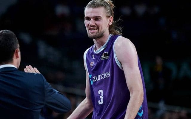 鹿児島レブナイズがオランダ代表Cを獲得…221センチ112キロの27歳