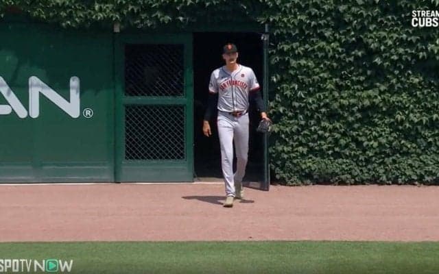 球場騒然！ アイツは一体、何者だ…！？ 身長211cm！“メジャーで最も背が高い投手”が衝撃の登板　ファン騒然「怖っ…！」「大谷さん、ダル兄さんよりデカい」