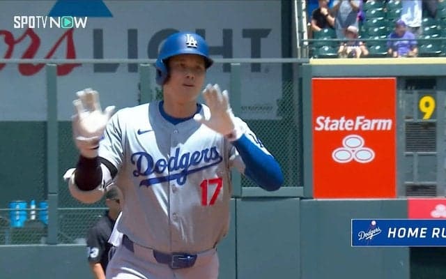 「フリフリポーズに翔平スマイル！」先頭打者アーチの大谷翔平、貫禄の一周で“豹変”　緊張の糸が切れた瞬間に「可愛すぎるだろw」ファン歓喜