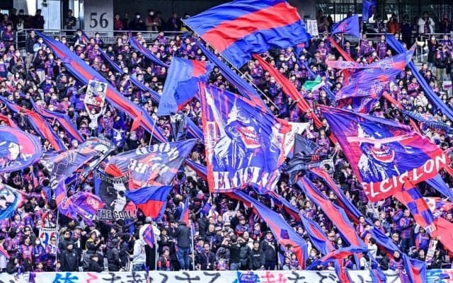 「めっちゃほしいな！」「このデザインいい」FC東京がJ1川崎戦で2000人にプレゼントする「特製デザインTシャツ」が大反響！ 鉄道会社とコラボした一枚が話題に