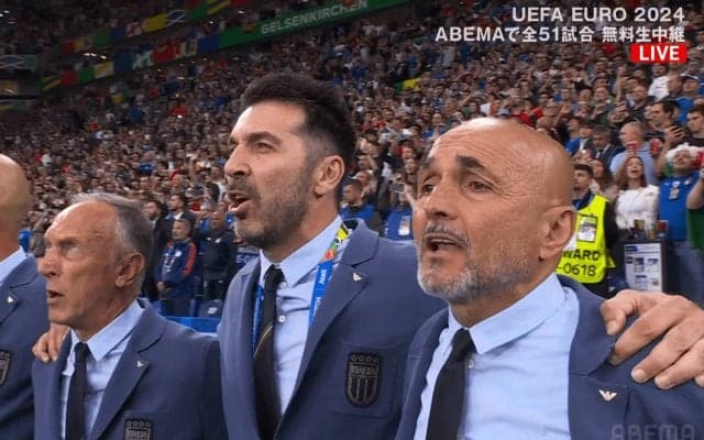 「ブッフォンさんおるぞ！」イタリア代表レジェンドの“国歌熱唱”にSNSザワつく！ ベストポジションに立った46歳に「イケオジすぎる」「俳優みたい」の声も