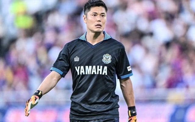 「フランスで一緒だったか」元日本代表GK川島永嗣の“でっかい息子”との肩組みツーショットが話題！「なんか似てる」「ストラスブール元戦士!!!最高です！」の声
