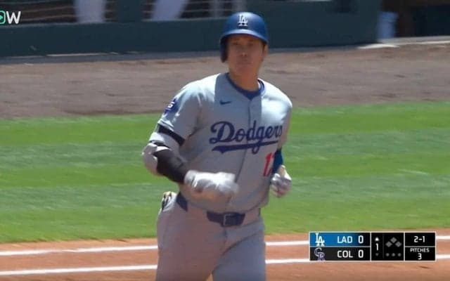 マジかよ！ 大谷翔平もさすがにビビった…！？ なんで、あんな飛べる？ 守備の名手の“動き”がスゴすぎる「届くのがすげえw」「毎日好プレーするな」