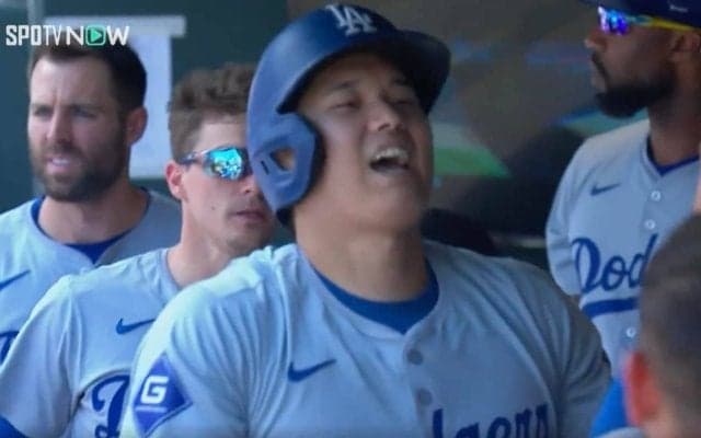 あれはなんだ… ！？ 大谷翔平、先頭打者アーチ→ベンチで見せた“謎の動き”が話題に　ファン注目「めっちゃ嬉しそう」「最近こっち系の動きだなw」