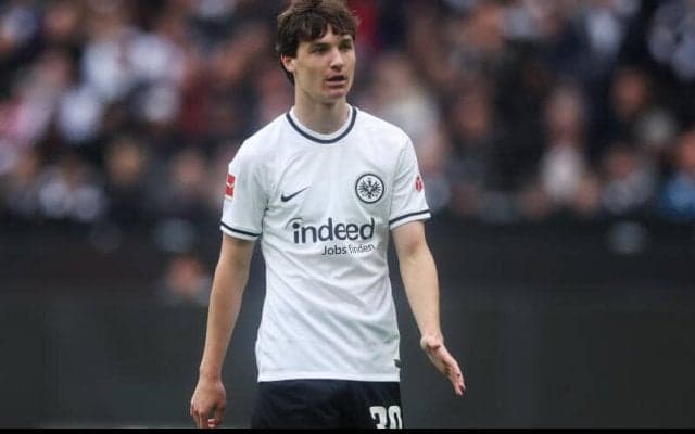 フランクフルトが20歳MFアーロンソンと契約延長…来季はユトレヒトへ武者修行に