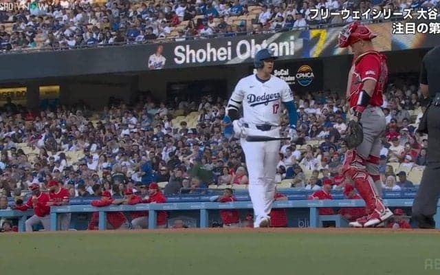 大谷翔平、仲良しの元同僚捕手にちょっと“いたずら”打席直前にバットでツンのほっこりシーン