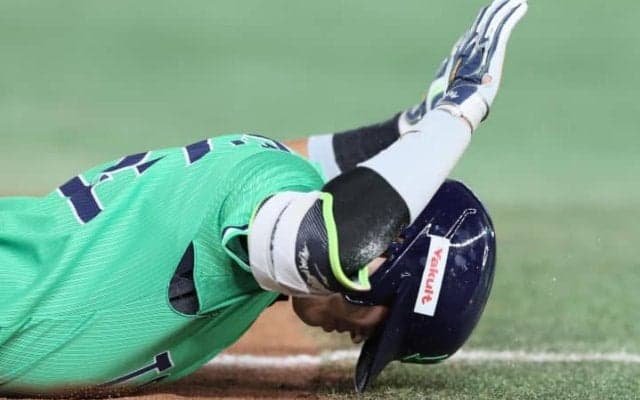 「美しく見える」令和の三冠王　村上宗隆の「魂のヘッスラ」が心打つ理由　浮上の分岐点となるか