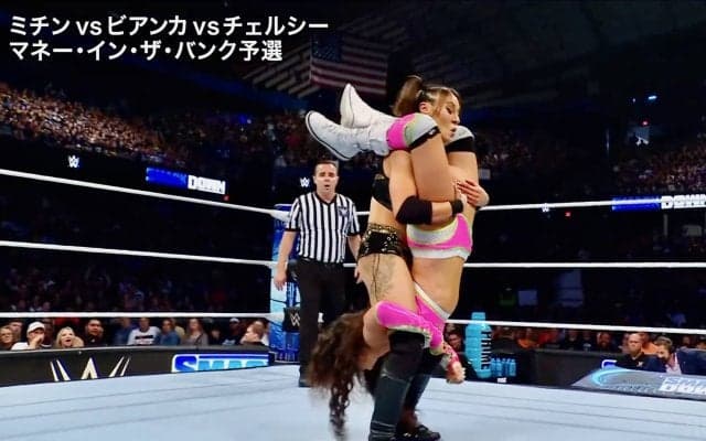 ヤバすぎる！女子レスラーが“とんでもない”危険技を炸裂させた瞬間　「スタイルズクラッシュ！？」「あぶねぇ」ファン騒然