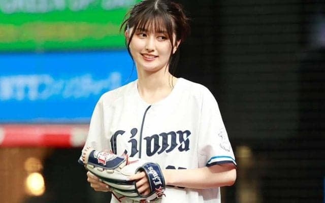 人気声優がベルーナDに降臨　スラリ長身からの華麗な一投…キュートな姿に球場喝采