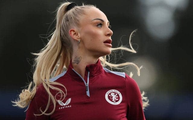 「美しすぎる」「まさに完璧」最もセクシーなフットボーボーラーが恋人の応援でコパ・アメリカへ！ ブラジルのシャツ姿が話題「本当に素晴らしい」