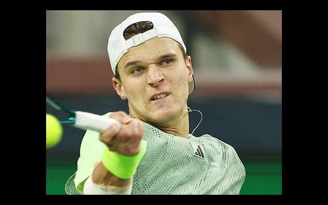  18歳が昨年V撃破で芝初白星 