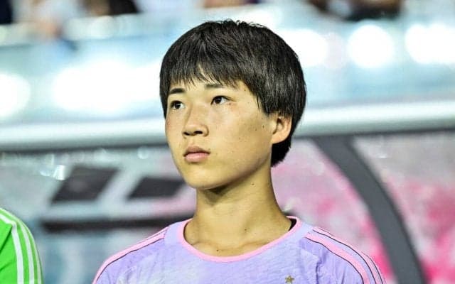 「めっちゃ素敵！」「可愛い」なでしこ20歳FWの成人祝い“チェルシーブルー”の振袖姿が国内外で大反響！「お綺麗！」「青の着物ってこんなに良いものなんだな」の声