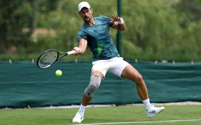 右膝手術から3週間のジョコビッチ、ウィンブルドン出場は「タイトル争いができるときだけ」