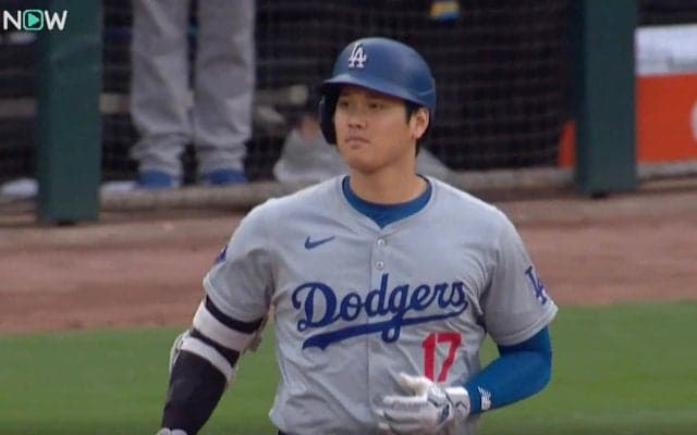 え、あれ入ったの！？ 大谷翔平、もはや人間じゃない　本人もビックリ…？ 片手で運んだ“変態パワー弾”で見せた一瞬の“表情”にファン騒然「マジかｗ」「怪力すぎる」