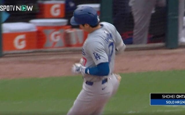 球場騒然！一体、何が起きた…！？ 大谷翔平、ホームランでハプニング発生… 走ってる最中にまさかの“逆走”？ ファン騒然「えっ？w」「どうしたの？」