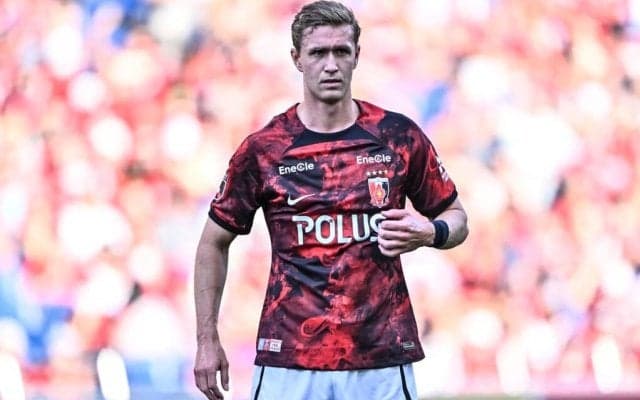 「まじでレベル違う」「スムーズすぎ」J1浦和の、ASローマから期限付き移籍中のノルウェー代表FWの「2連続股抜きドリブル」がスゴい！ 観た人が驚くしかない衝撃映像 