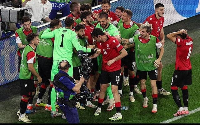 両エース揃い踏みに守護神躍動のジョージアが首位通過確定のポルトガル撃破！　初出場ながら3位で決勝T進出【ユーロ2024】