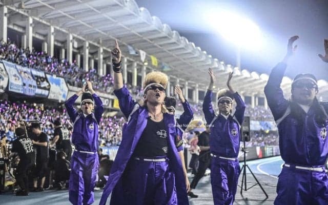 「アクアラインで川崎まで!?笑」ロックバンド『気志團』のJリーグ試合への“まさかの自転車来場姿”が会場を驚かせる！「本当にデコチャリで来てた」「エンターテイナー！」の声